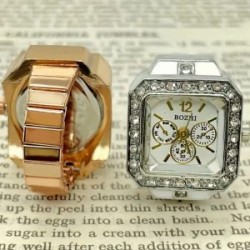 Anillo Reloj Cuadrado Plateado con Brillos