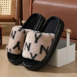 Sandalia Pantufla Peluche NY Color Nude con Negro
