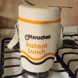 Bolsa Vinipiel en forma de Maruchan